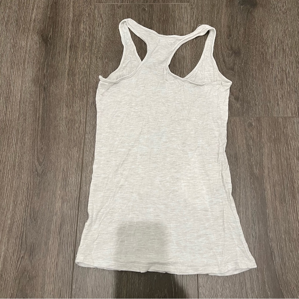 Gray basic tank - Picture 4 of 4